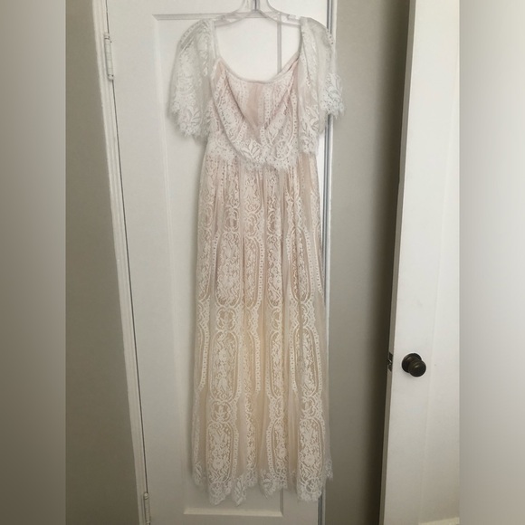 Baltic Born Caroline Lace Off Shoulder White Maxi Dress Size M NWT - Picture 3 of 9